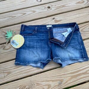 🍍LEVI DENIM SHORTS🍍SIZE 14🍍4” INSEAM🍍